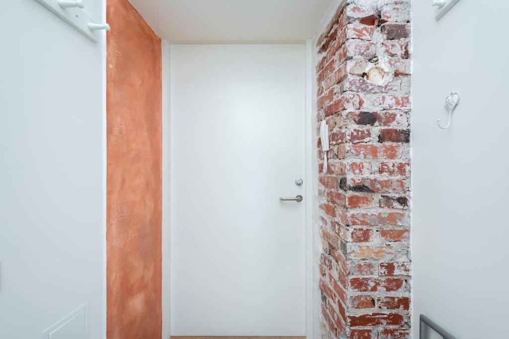 Cozy 1-bedr In The Centre Near Old Town With Private Parking Lägenhet *