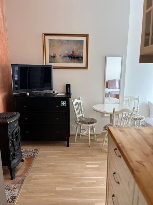 Cozy 1-bedr In The Centre Near Old Town With Private Parking * Tallinn